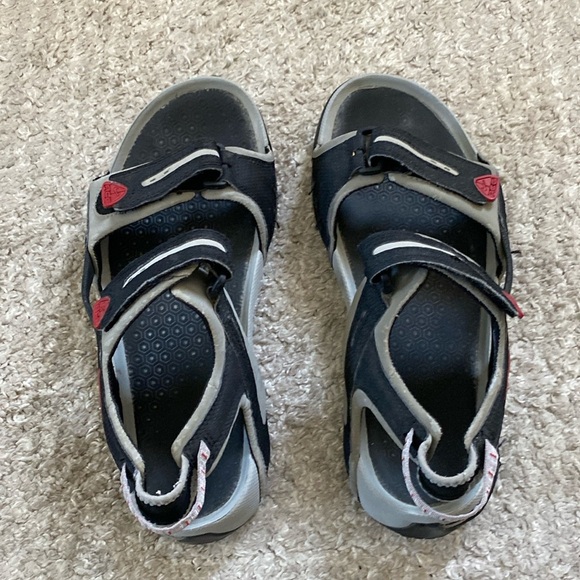 Nike ACG grey and black strap sandals men’s size 10 main image 4